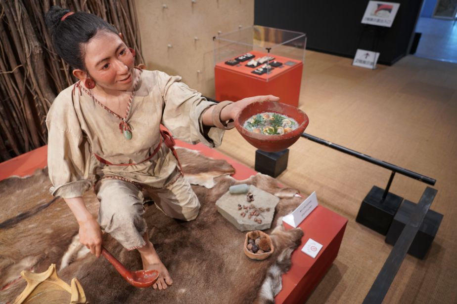 縄文人の食事風景の復元模型